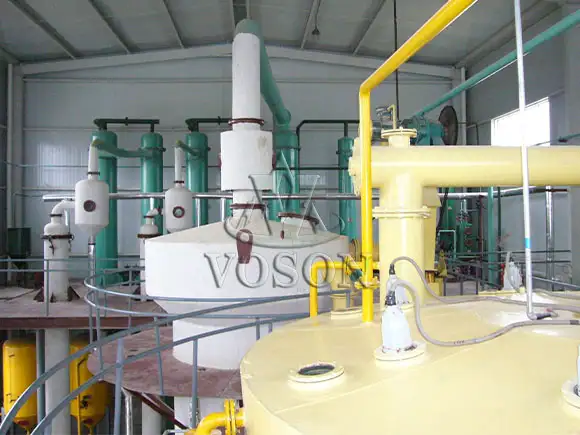 Solvent extraction system for soybean oil with rotocel extractor and desolventizer-toaster