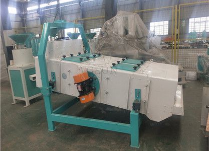 Vibrating cleaning screens for wheat flour mill